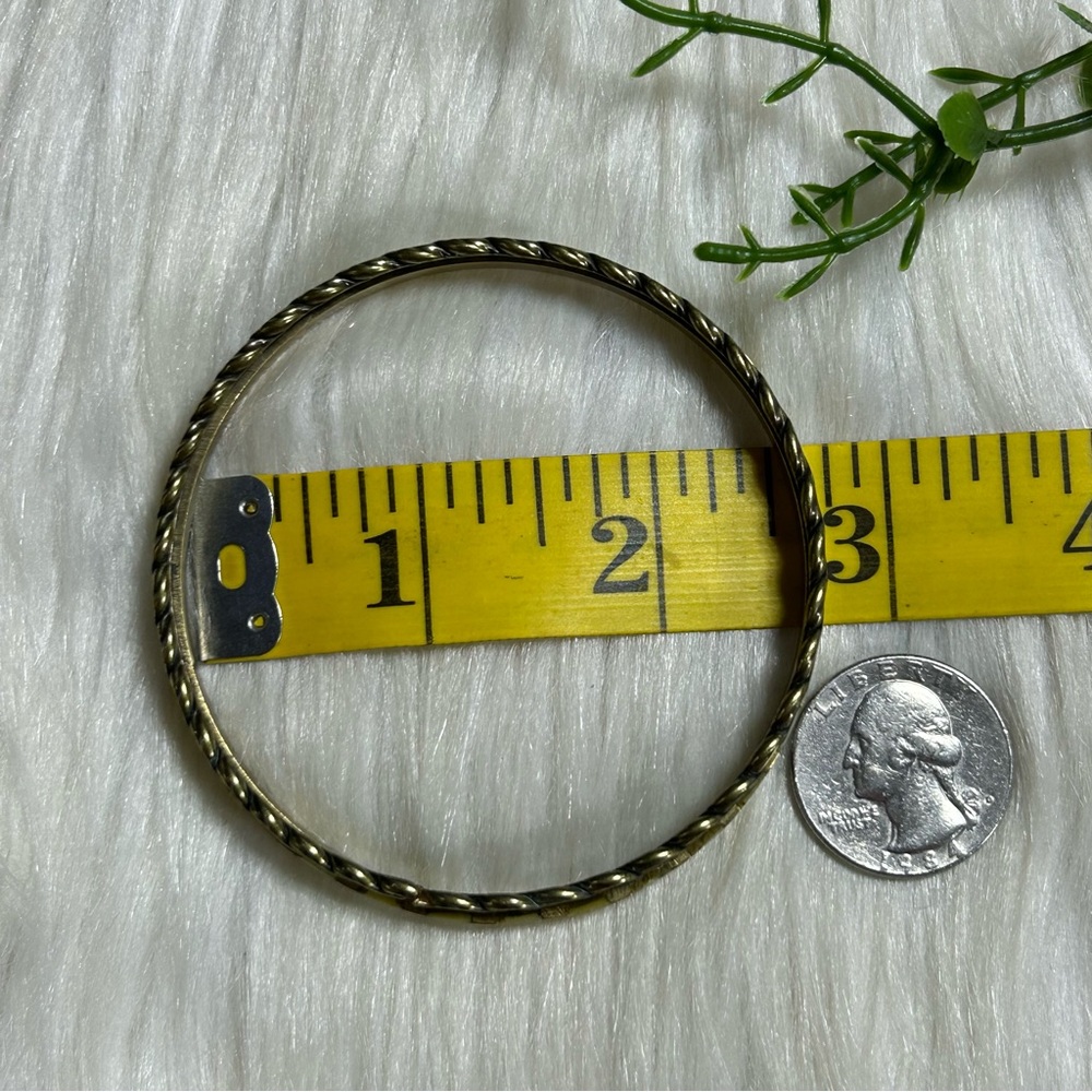 Vintage mother or pearl brass tone twisted Bangle bracelet (2pcs) - Picture 5 of 7